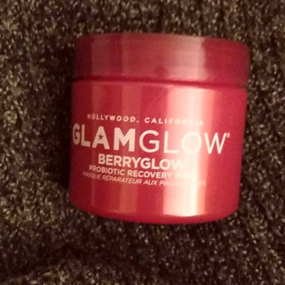 BerryGlow probiotic recovery mask